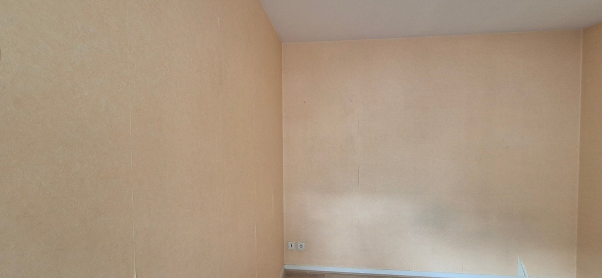 Chambre avant les travaux de peinture